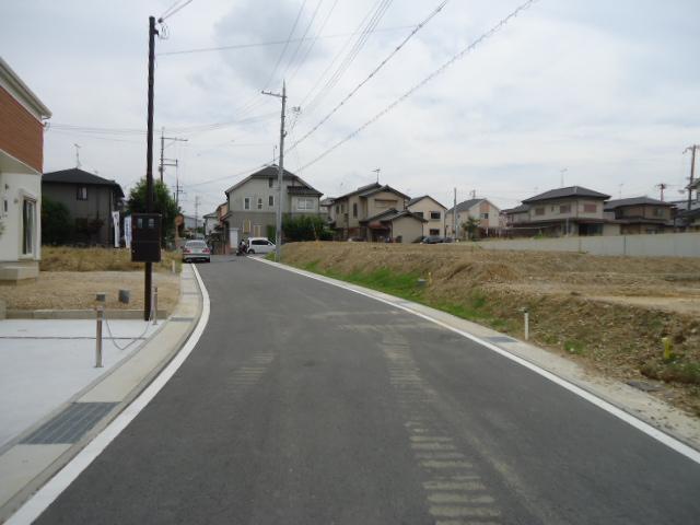 Local photos, including front road. Local (September 14, 2013) Shooting