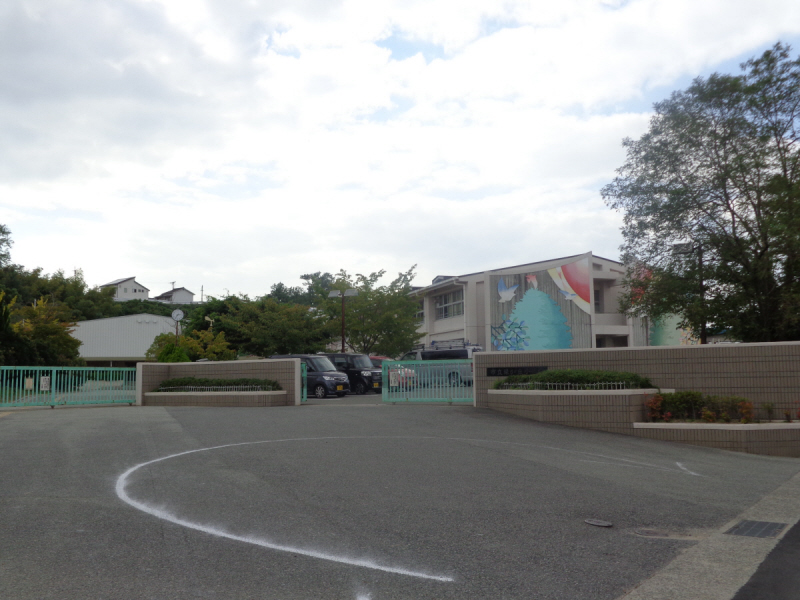 Primary school. Midorigaoka up to elementary school (elementary school) 1015m