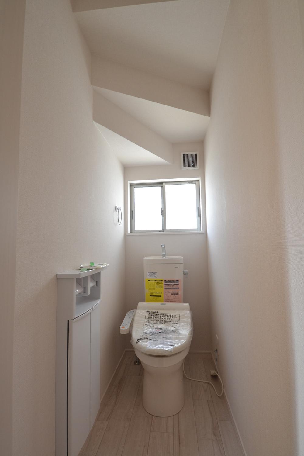 Toilet. Indoor (December 26, 2013) Shooting