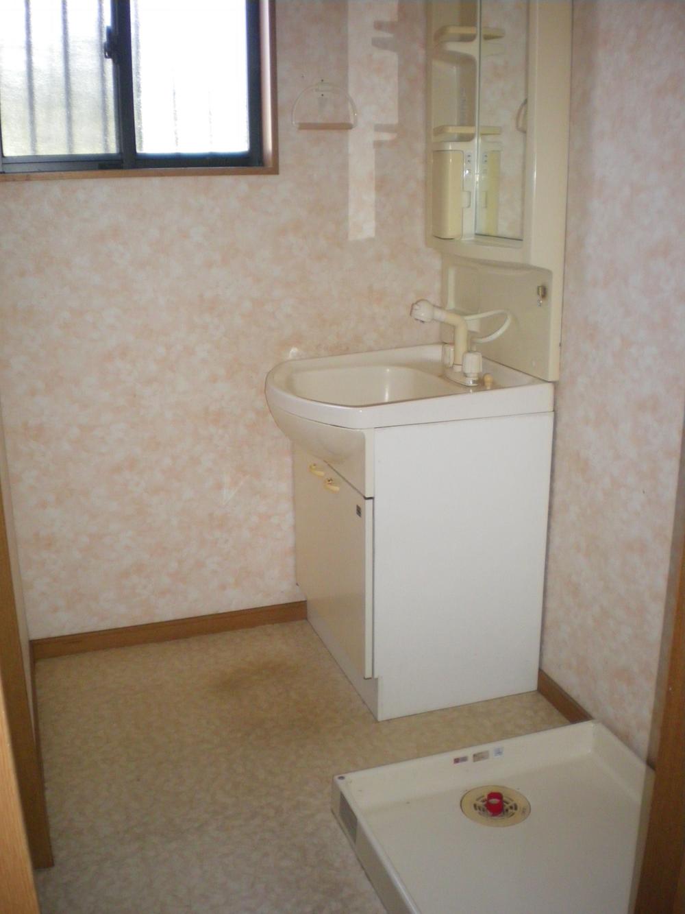 Wash basin, toilet. Indoor (July 2013) Shooting