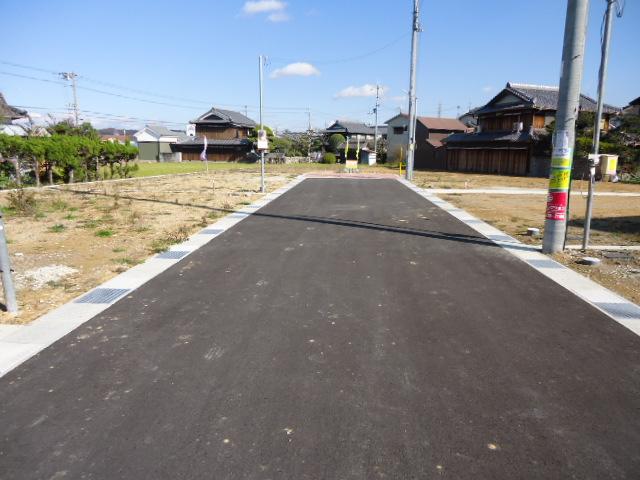 Local photos, including front road. Local (November 29, 2013) Shooting