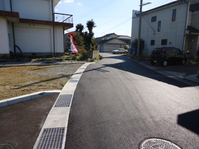 Local photos, including front road. Local (November 29, 2013) Shooting