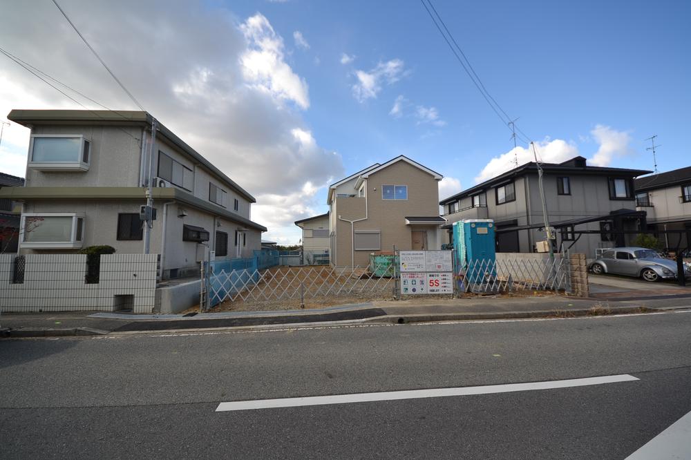 Local photos, including front road. Local (December 26, 2013) Shooting