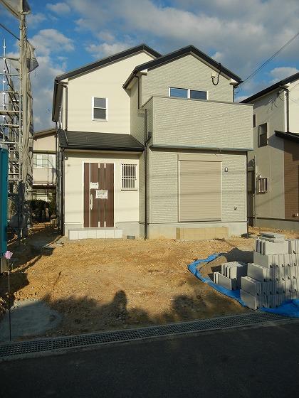 Local photos, including front road. Local (11 May 2013) Shooting