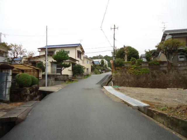 Local photos, including front road. Local (October 20, 2013) Shooting