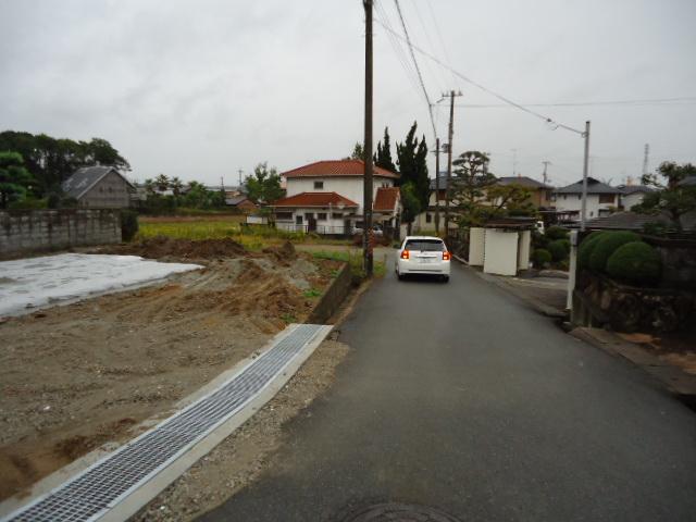 Local photos, including front road. Local (October 20, 2013) Shooting