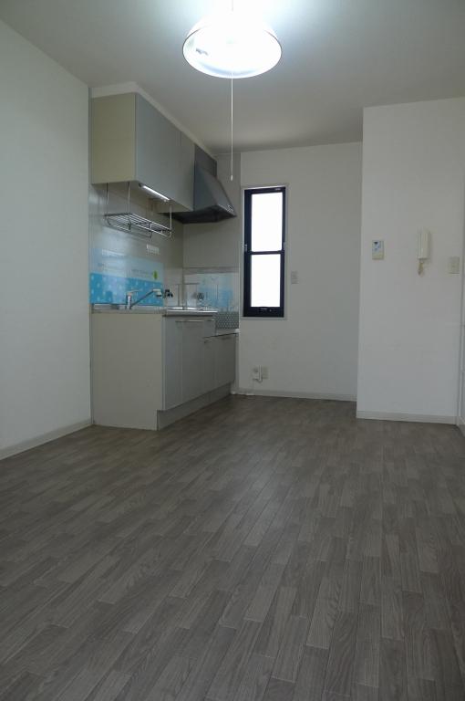 Kitchen. A separate room is a reference photograph