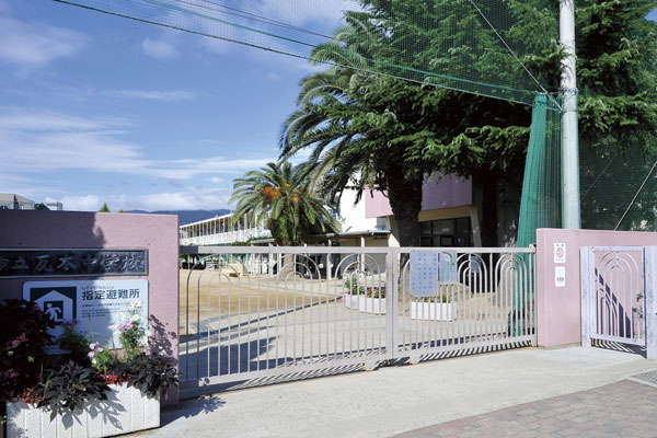 Surrounding environment. Municipal Kawaraki junior high school (walk 17 minutes ・ About 1350m)