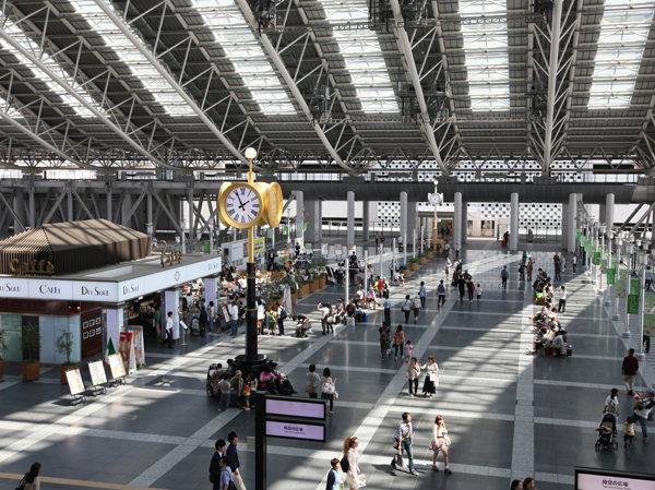 Osaka Station area of the limelight at the Grand Front Osaka of practice. 13 minutes from Koshienguchi is to Osaka Station