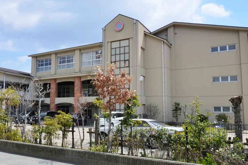 Primary school. Until the City on KeHara elementary school 620m walk 8 minutes