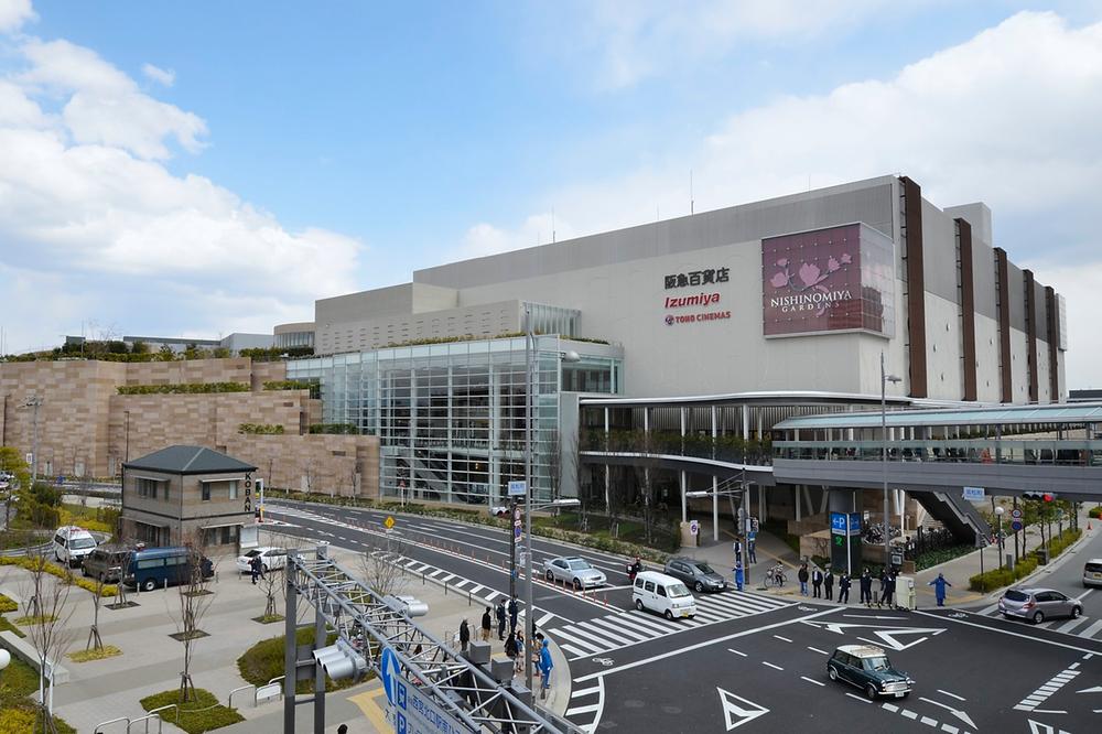 Shopping centre. 11 minutes in the 3700m car to Nishinomiya Gardens