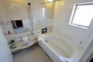 1621 a large bathroom size (about 1.5 square meters). It seems to be able Relax even when bathing in the parent and child