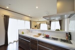 Kitchen of sophisticated design. Dishwasher, etc., Many standard equipped with convenient facilities