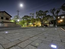 Local is, It is specified in the "first-class low-rise exclusive residential area," "advanced district" "parkland". for that reason, The beauty of nature is the historical assets of the region are inherited, Good living environment is maintained. The height of the building is limited to less than 10m, Since there is also a regulation that greening the 30% of the site, Lush and beautiful streets will be formed.