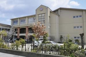 KeHara on top of the 8-minute walk elementary school (about 620m)