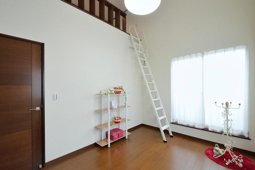 Non-living room. Loft with Western-style (local model house)