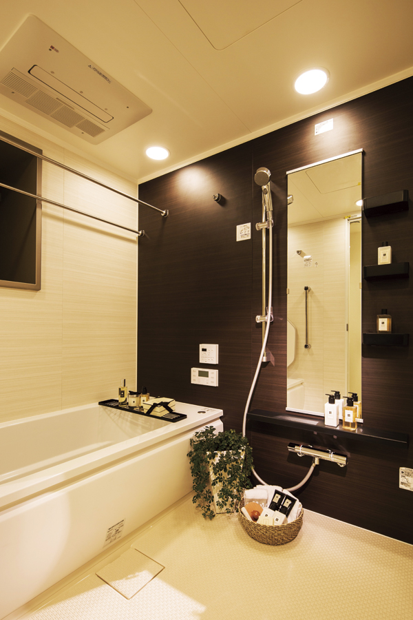 Bathing-wash room.  [Bathroom] To deliver a pleasant bath time, Bathroom is conscious design, Coordinated accent panel to produce a chic atmosphere. In addition to also to the size was to have a room, Convenient automatic hot water Upholstery ・ Reheating function and beauty ・ Also standard equipment, such as mist sauna function you can expect the healing effect. Tired mind and body is healed, Guests can indulge to your heart's content the relaxation (D type model room)