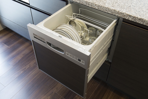 Kitchen.  [Dishwasher] And out of the dish is easy to slide type. On housework burden can be reduced, Also it reduced the amount of water compared to hand washing (same specifications)