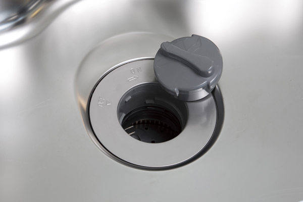 Kitchen.  [disposer] Since the garbage during cooking can be processed immediately on the spot, Unpleasant smell of garbage is not to worry about, Saves also time to throw away (same specifications)