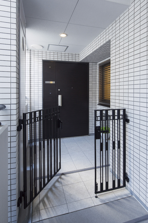 Room and equipment. Entrance to porch with gates to increase the independence of one house one House is provided. I felt the room at the time of the comings and goings, Also it drifts stately as a mansion (porch with gate / Same specifications)