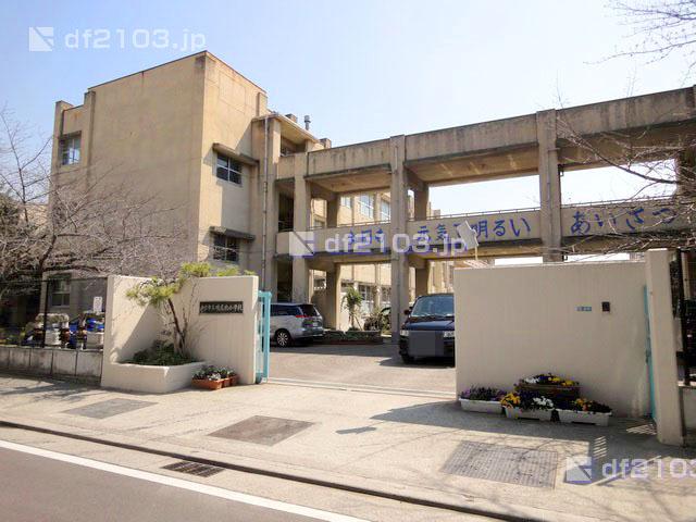 Primary school. 673m to Nishinomiya Municipal Naruo North Elementary School