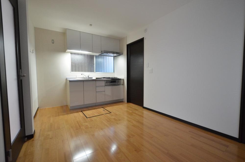 Living. Appearance of the living room, such as a newly built single-family.