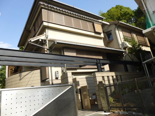 Local appearance photo. Local (11 May 2013) Shooting