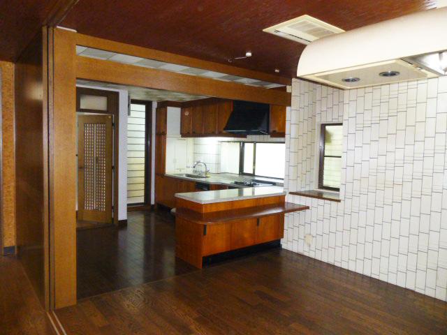 Kitchen. Indoor (11 May 2013) Shooting