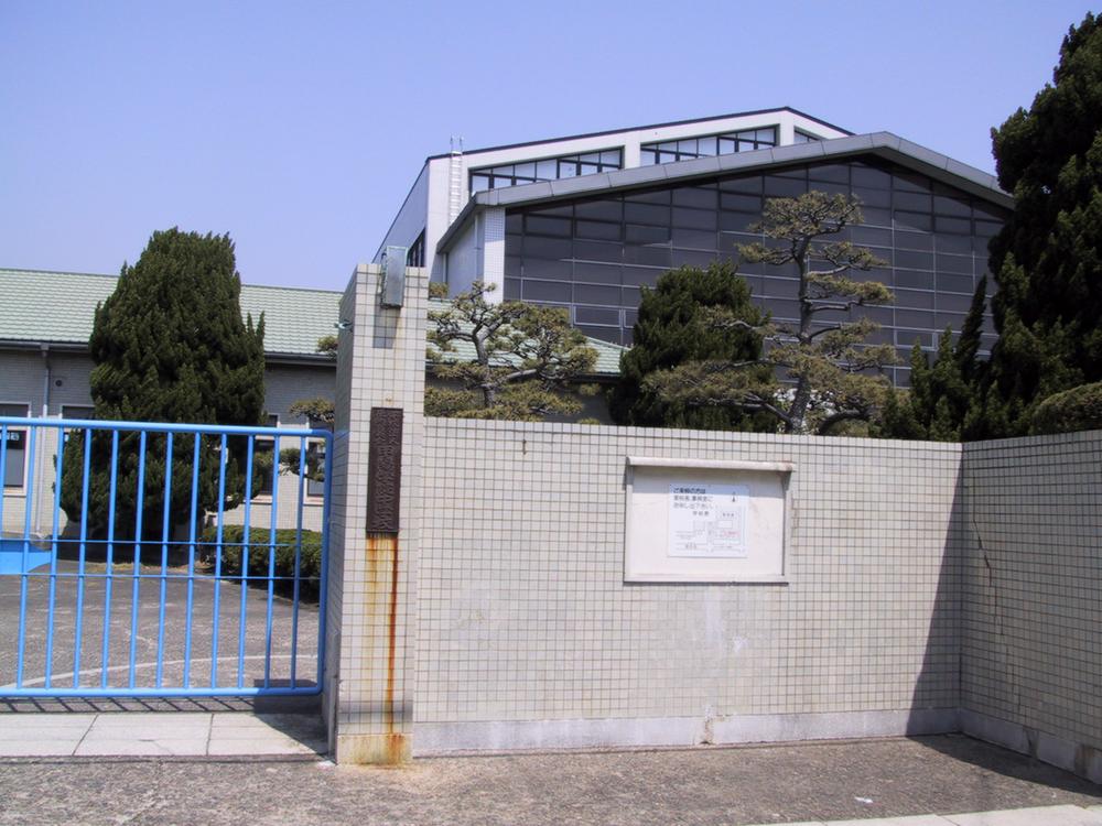 Junior high school. 1194m to private Koyo School junior high school