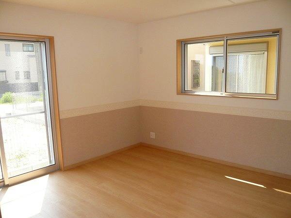 Non-living room. 1st floor, 8 quires of Western-style. 