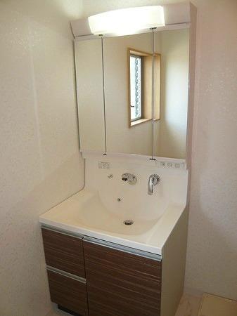 Wash basin, toilet. Wash basin. 