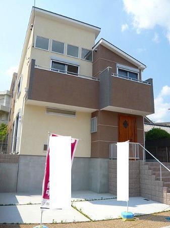 Local appearance photo. Stylish appearance. 