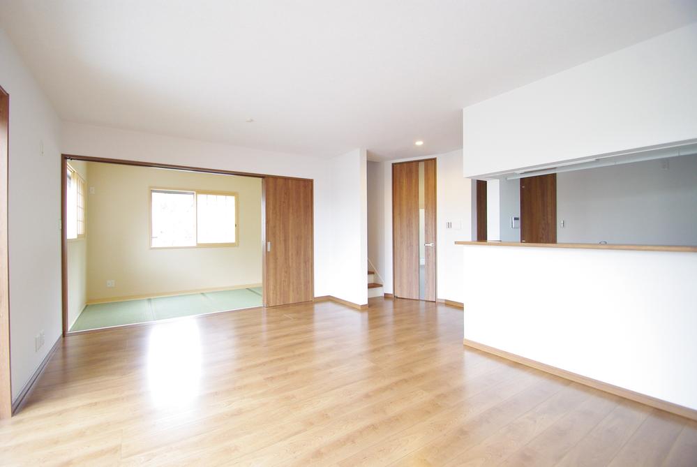 Building plan example (exterior photos). Example of construction LDK + Japanese-style room