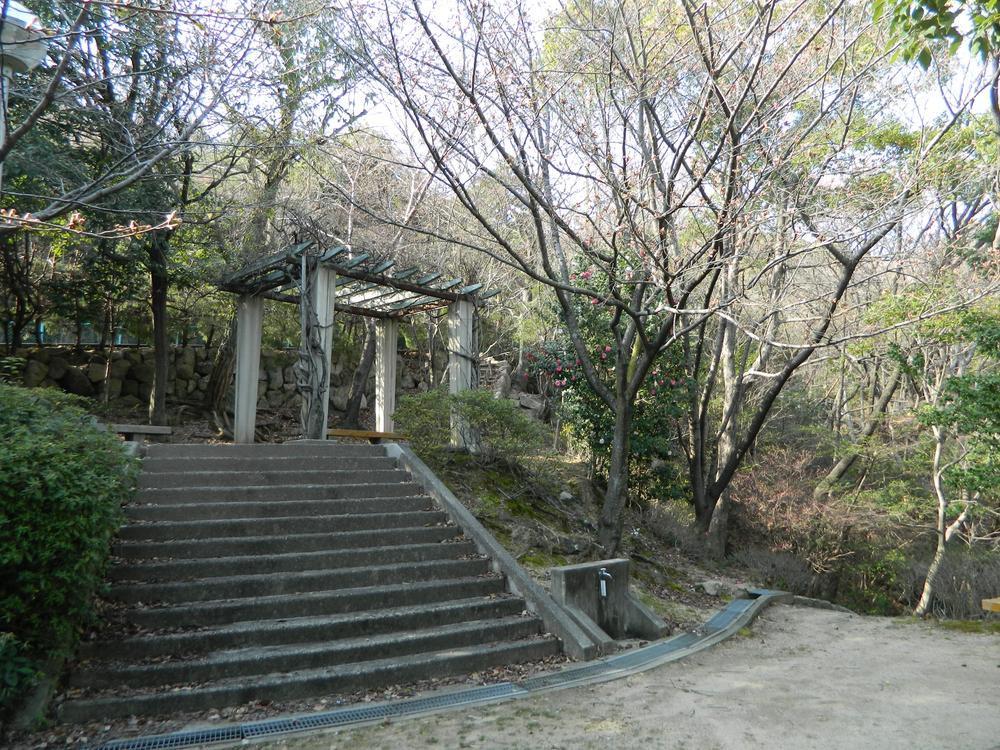 park. Sanno to green space 594m