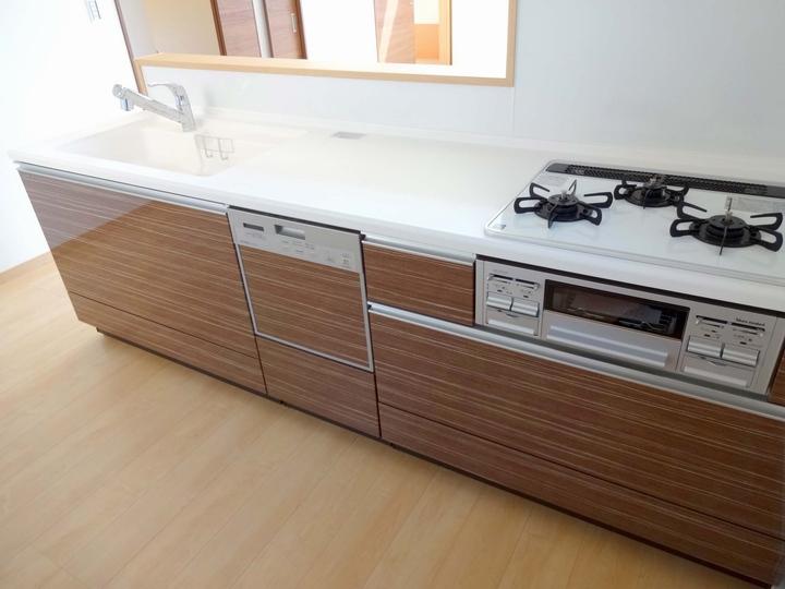 Kitchen. Indoor (September 2013) Shooting Comes with a dishwasher is in the sliding of the kitchen!