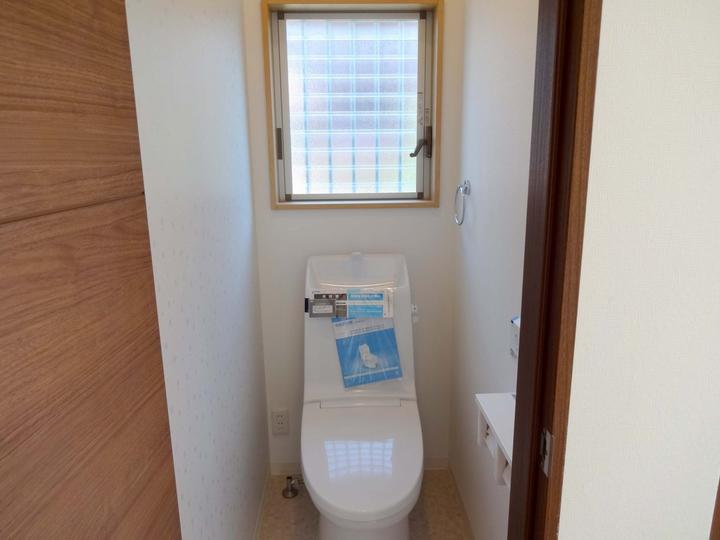 Toilet. Indoor (September 2013) Shooting Of course, it is Washlet.