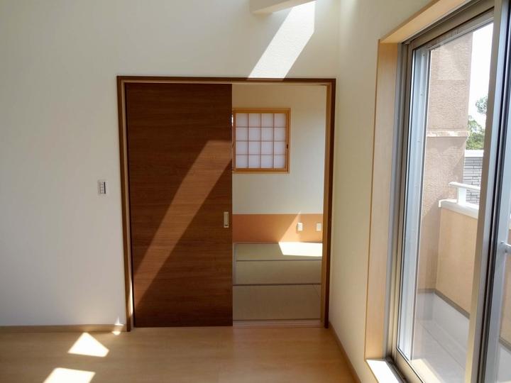 Non-living room. Indoor (September 2013) Shooting Adjacent Japanese-style room in the LDK will come in handy something