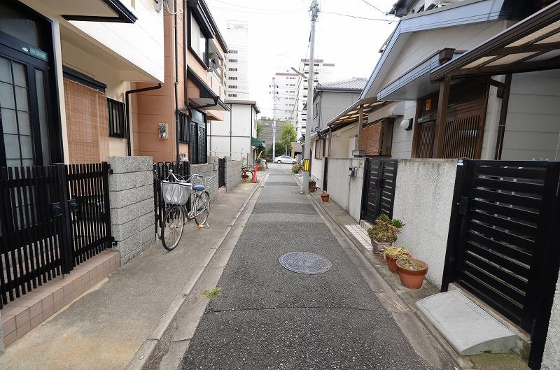 Local photos, including front road. Local (10 May 2013) Shooting