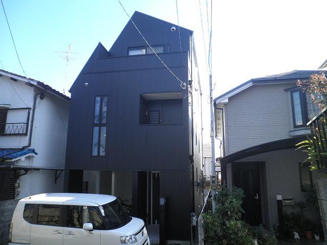 Entrance. North ・ Entrance