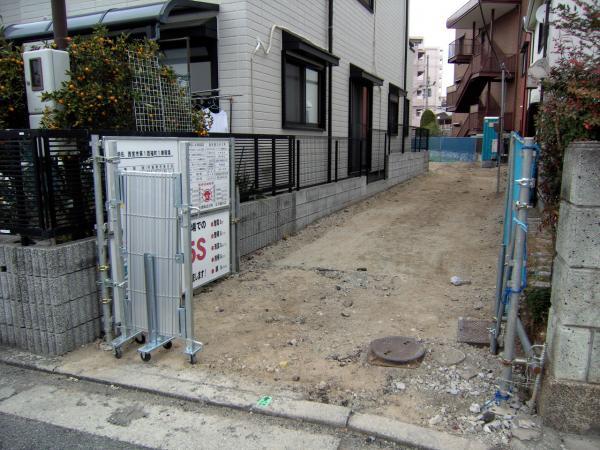 Local photos, including front road. Local current state as viewed from the front side of the road