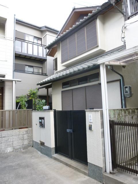 Local appearance photo. Local (11 May 2013) Shooting