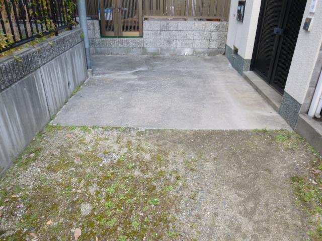 Local photos, including front road. Local (11 May 2013) Shooting