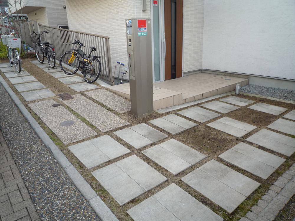 Local appearance photo. Garage 2 cars can park