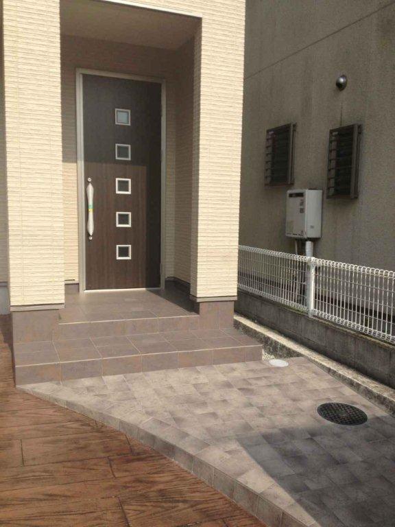 Entrance. Local (June 2013) Shooting