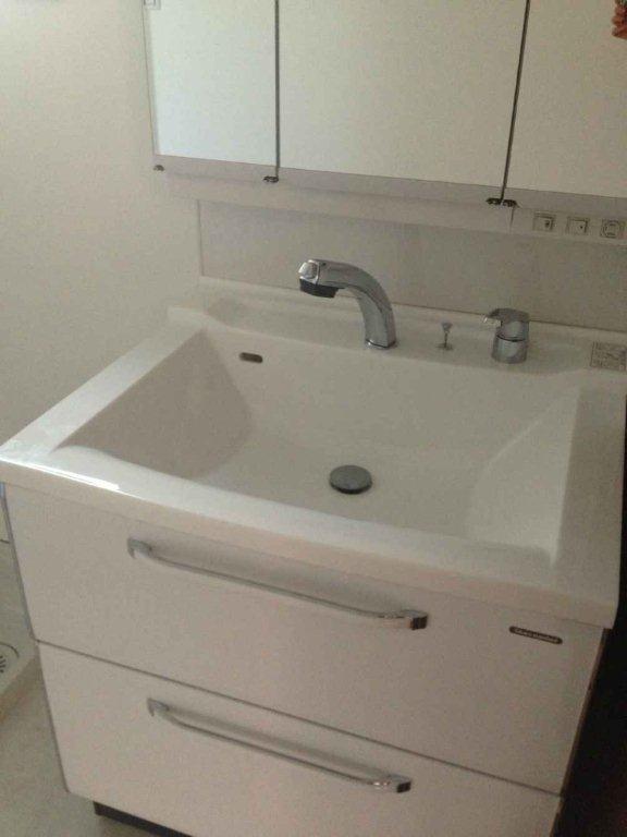 Wash basin, toilet. Indoor (June 2013) Shooting