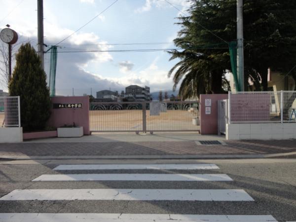 Junior high school. 770m Kawaraki junior high school until junior high school