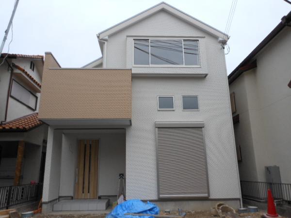 Local appearance photo. ■ Exterior (2013 December shooting) ■ It is soon completed. Leave became the only part and the outside structure interior. Ahead of us.