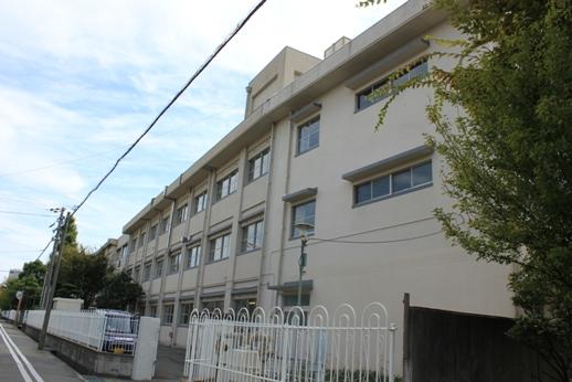 Junior high school. 829m to Nishinomiya Municipal Kamikoshien junior high school