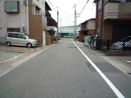 Local photos, including front road. Local (11 May 2013) Shooting