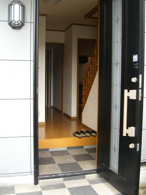 Entrance. Local (11 May 2013) Shooting